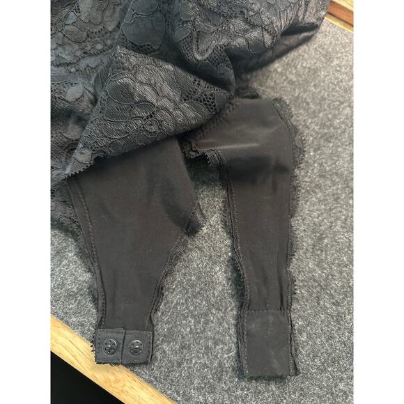 Guess Lace V Neck Bodysuit - Picture 5 of 7